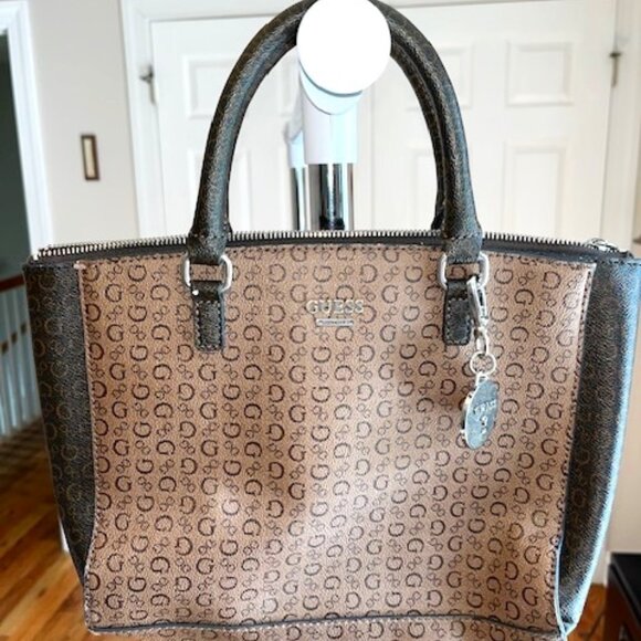 Guess Handbags - GUESS Los Angeles handbag with keyring in great condition